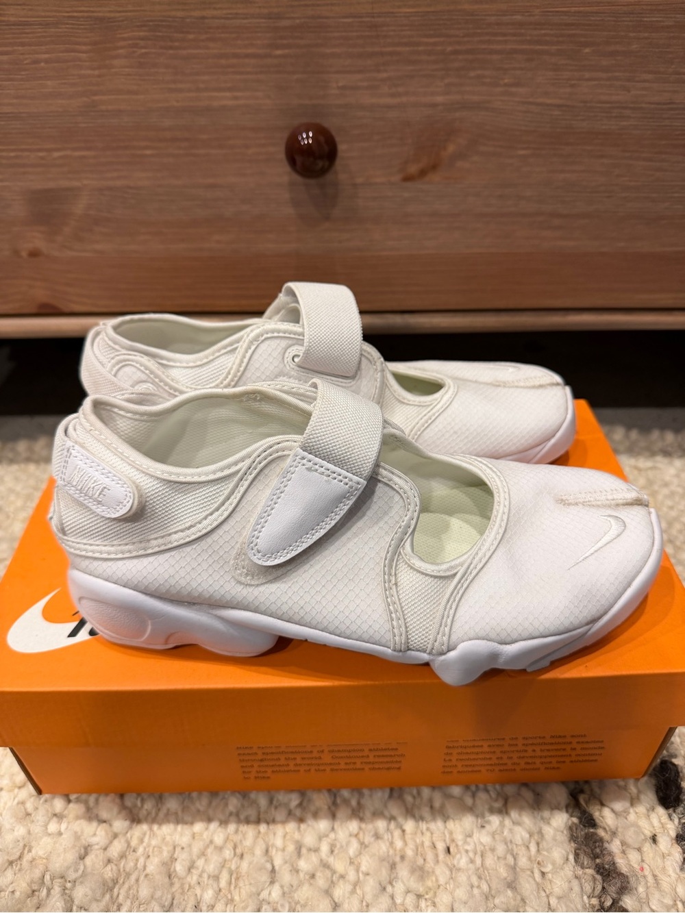 Nike air rift white women’s size 9
